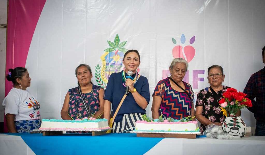 Celebran a Adultos Mayores en Ixhuatlán del Café. Celebran a Adultos Mayores en Ixhuatlán del Café.