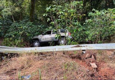 Camioneta cae a un barranco en Zocapa del Rosario. Camioneta cae a un barranco en Zocapa del Rosario.