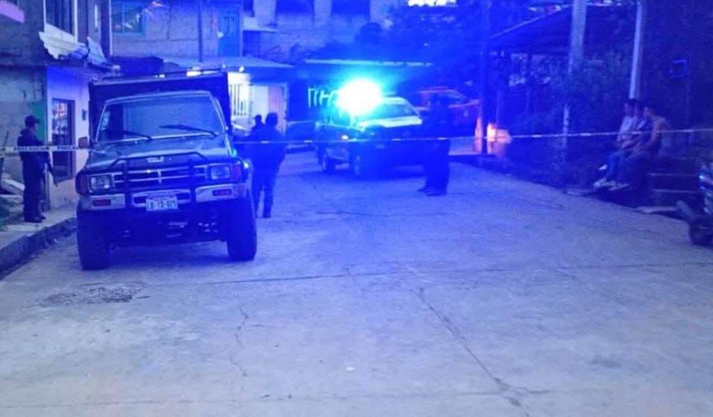 Ejecutan a hombre a balazos en pleno centro de Ixhuatlán del Café. Ejecutan a hombre a balazos en pleno centro de Ixhuatlán del Café.