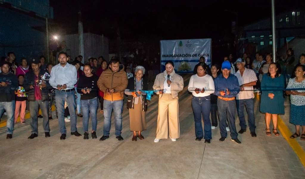 Pavimentan calles de Guzmantla en Ixhuatlán del Café. Pavimentan calles de Guzmantla en Ixhuatlán del Café.