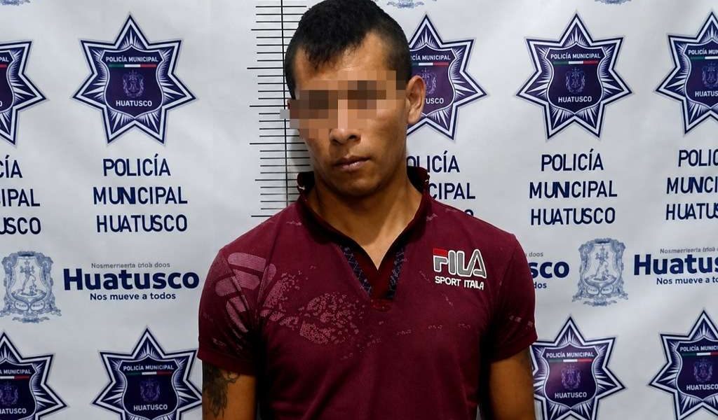 Detienen a presunto narcomenudista en Huatusco. Detienen a presunto narcomenudista en Huatusco.