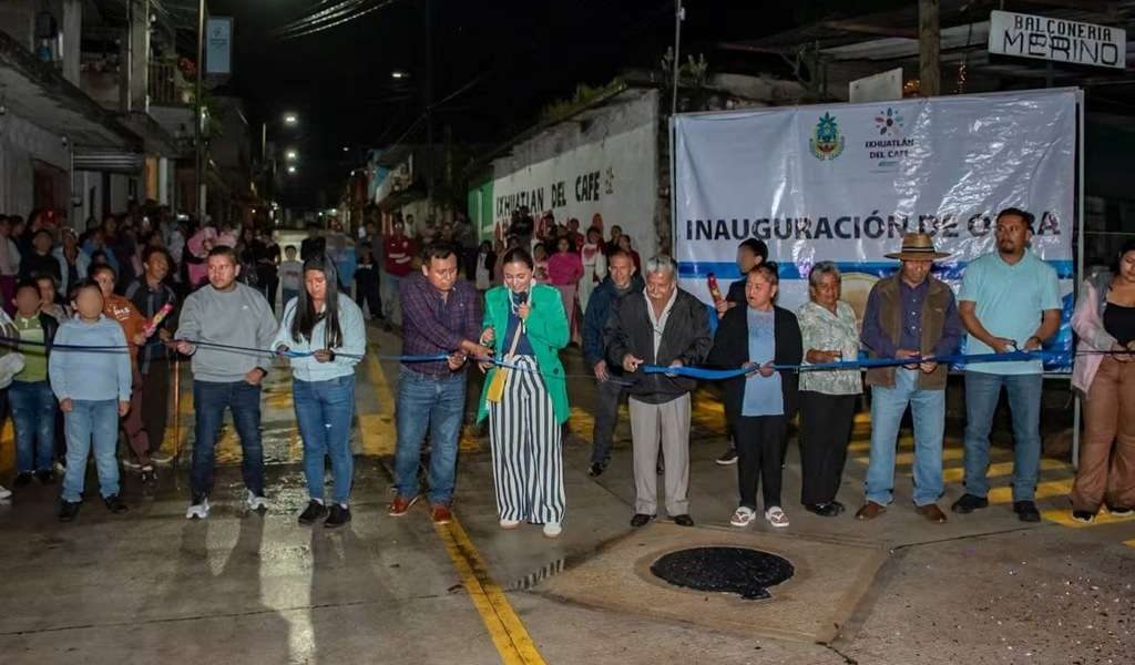 Pavimentan avenida Guadalupe Victoria en Ixhuatlán del Café. Pavimentan avenida Guadalupe Victoria en Ixhuatlán del Café.
