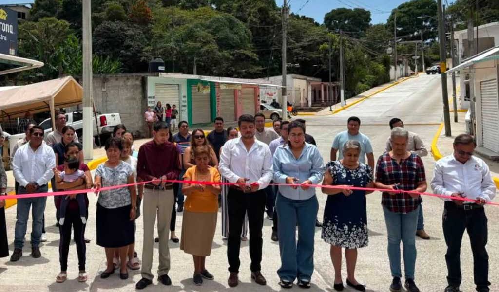 Inauguran rehabilitación de calle principal en la colonia Manuel González. Inauguran rehabilitación de calle principal en la colonia Manuel González.
