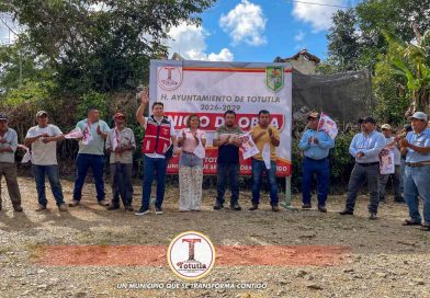 Inician pavimentación con carpeta asfáltica en Zapotitla. Inician pavimentación con carpeta asfáltica en Zapotitla.