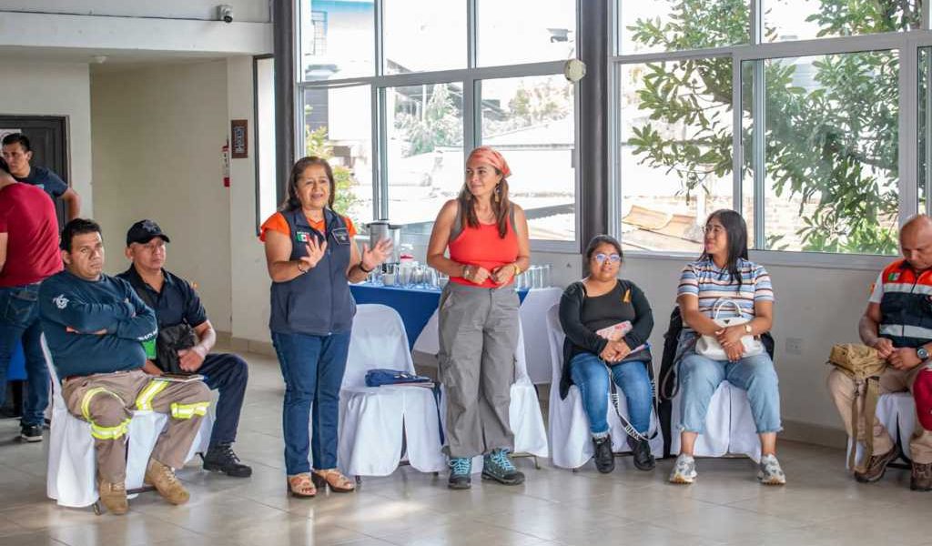 Reciben curso de primeros auxilios en Ixhuatlán del Café. Reciben curso de primeros auxilios en Ixhuatlán del Café.
