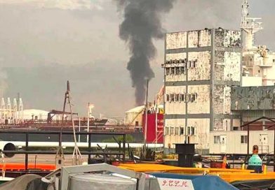 Tormenta eléctrica provoca incendio en tanque de la terminal Pajaritos de Pemex. Tormenta eléctrica provoca incendio en tanque de la terminal Pajaritos de Pemex.