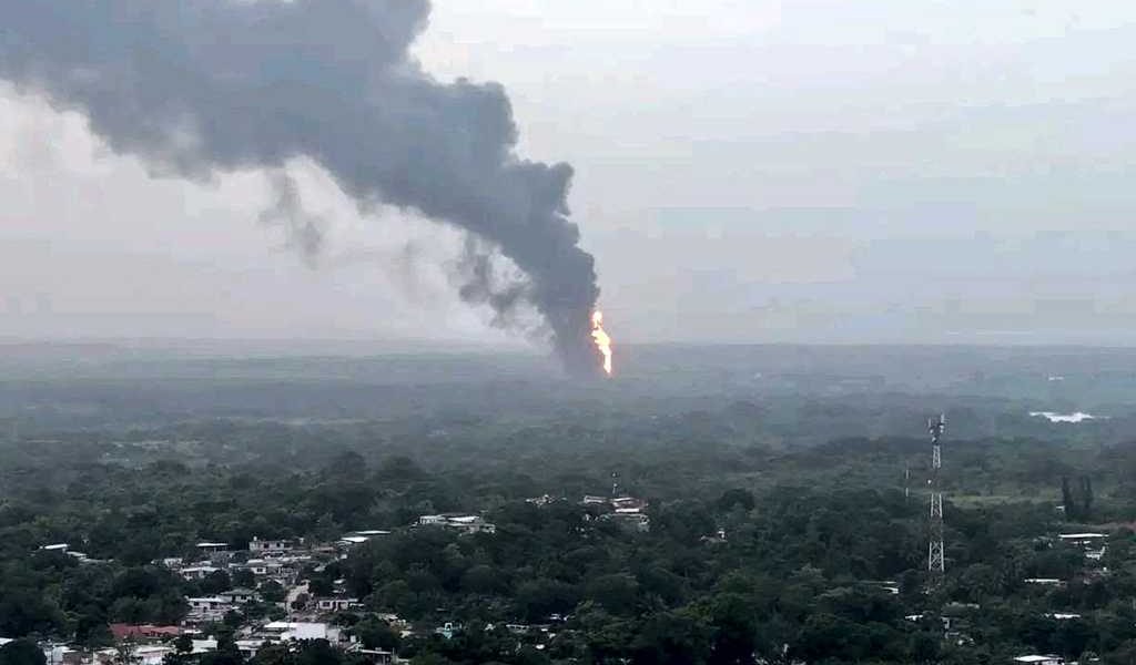 Arde ducto de Pemex en Jáltipan. Arde ducto de Pemex en Jáltipan.