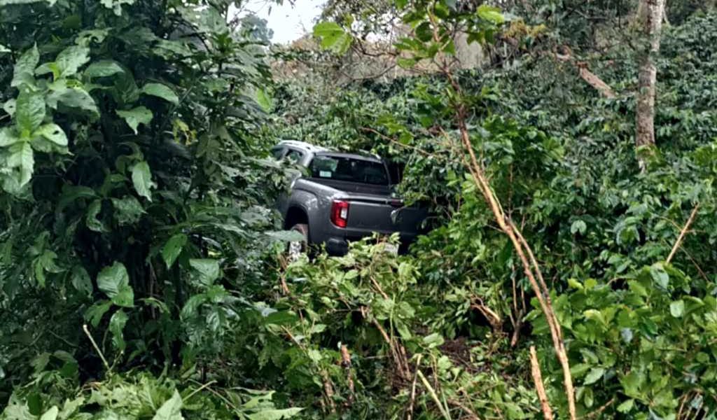 Camioneta termina fuera de la carretera Totutla-Xalapa. Camioneta termina fuera de la carretera Totutla-Xalapa.