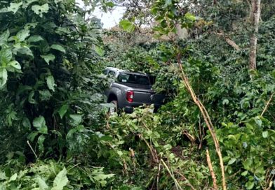 Camioneta termina fuera de la carretera Totutla-Xalapa. Camioneta termina fuera de la carretera Totutla-Xalapa.