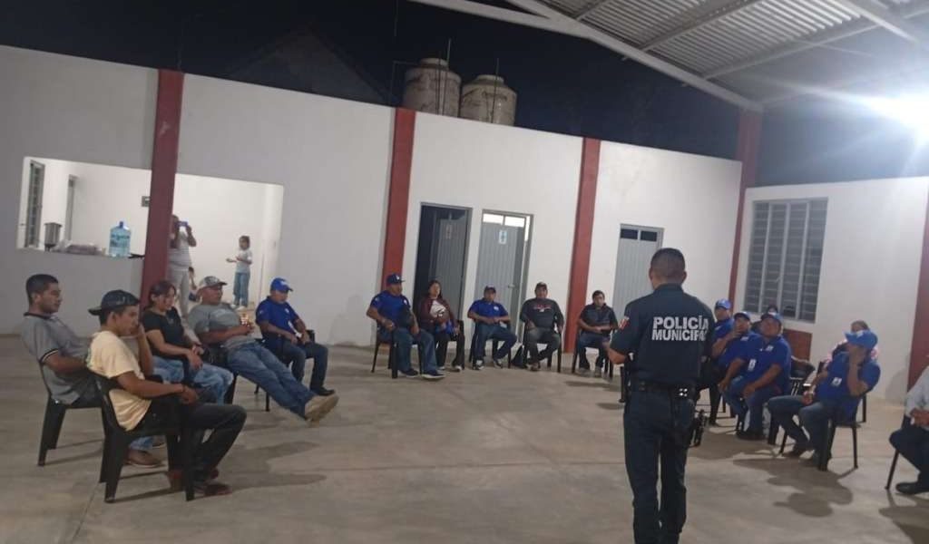 Capacitan a policías auxiliares de Huatusco. Capacitan a policías auxiliares de Huatusco.