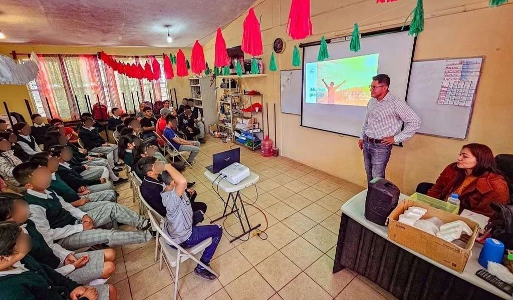 Imparten cursos de elaboración de Composta y Huertos Escolares en Ixhuatlán. Imparten cursos de elaboración de Composta y Huertos Escolares en Ixhuatlán.
