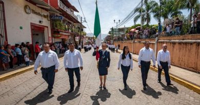 Realizan desfile de independencia en Ixhuatlán del Café. Realizan desfile de independencia en Ixhuatlán del Café.