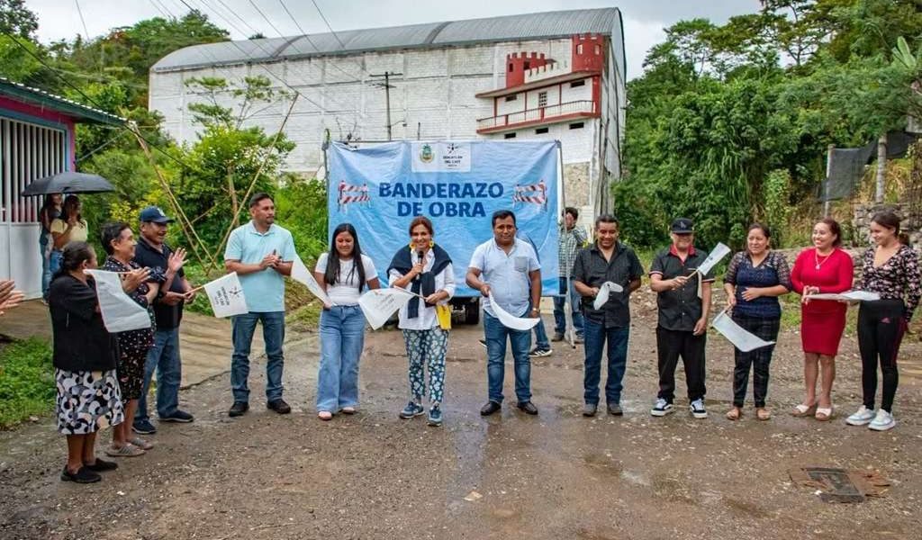 Dan banderazos de cuatro importantes obras. Dan banderazos de cuatro importantes obras.