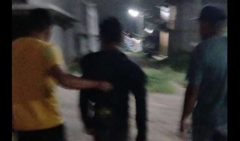 Retienen a presunto ladrón, y lo entregan a la Policía.
