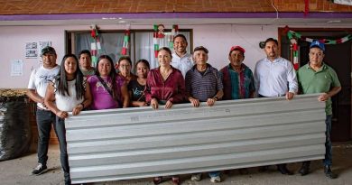 Entregan lámina a bajo costo en Ixhuatlán del Café.
