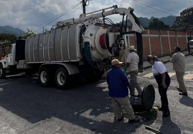 CMAPS inicia jornada de desazolve y limpieza de la red de drenaje en Huatusco.