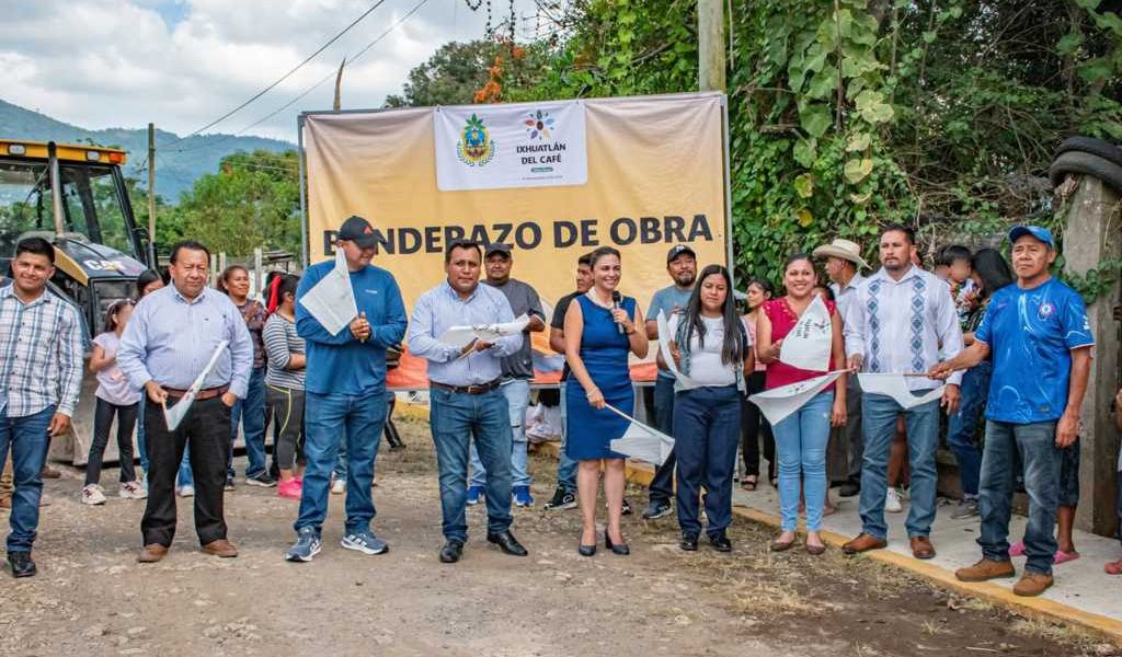 Dan banderazo de calle en Zacamitla en Ixhuatlán del Café. Dan banderazo de calle en Zacamitla en Ixhuatlán del Café.