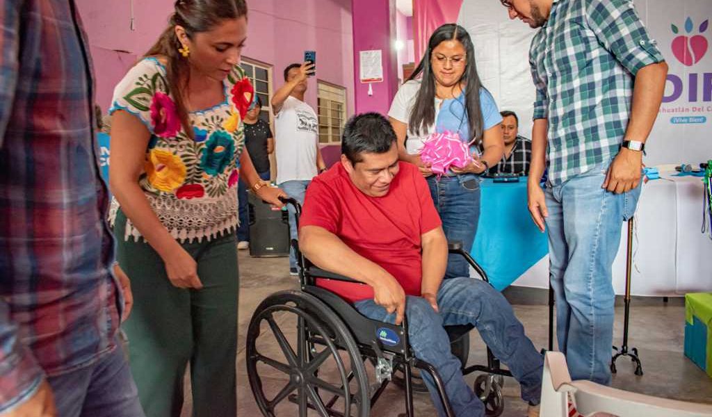 Entregan DIF Apoyos Funcionales. Entregan DIF Apoyos Funcionales.