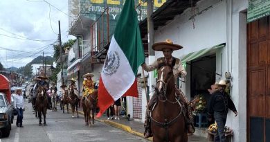 Huatusco celebra el Día del Charro con tradicional desfile. Huatusco celebra el Día del Charro con tradicional desfile.
