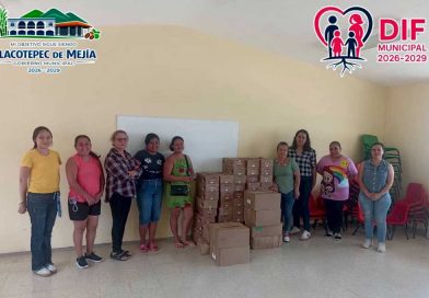 Llevan desayunos escolares a tres planteles de Tlacotepec de Mejía. Llevan desayunos escolares a tres planteles de Tlacotepec de Mejía.