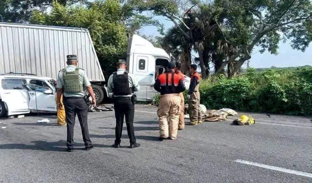 Recién nacido y tres personas más mueren en accidente. Recién nacido y tres personas más mueren en accidente.