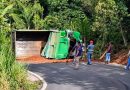 Vuelca camión de volteo en carretera de Comapa. Vuelca camión de volteo en carretera de Comapa.