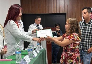 Reconoce IMSS Veracruz Norte a familiares de donadores de órganos y tejidos. Reconoce IMSS Veracruz Norte a familiares de donadores de órganos y tejidos.