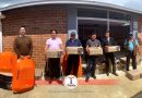 Alcalde de Totutla entrega paquetes de herramientas para apoyar las actividades productivas.