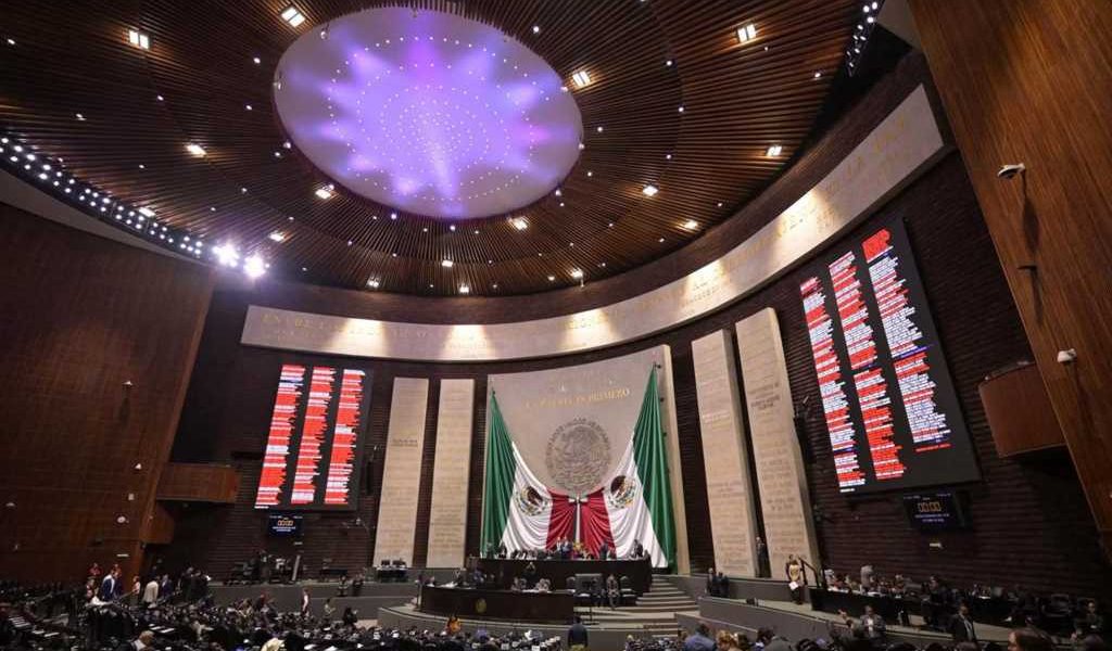 México proyecta ingresos por 10.6 billones de pesos y abre la puerta a más deuda en 2027. México proyecta ingresos por 10.6 billones de pesos y abre la puerta a más deuda en 2027.