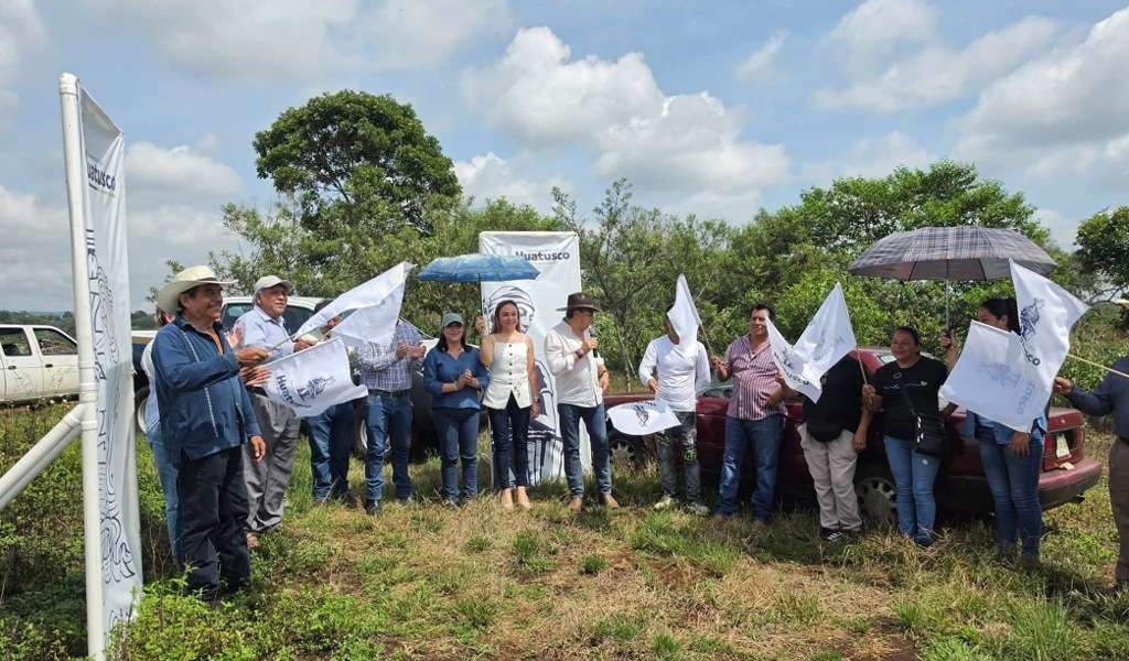 Tres comunidades de Huatusco arrancan nuevas obras de caminos. Tres comunidades de Huatusco arrancan nuevas obras de caminos.