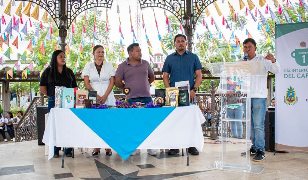 Celebran al Café en Ixhuatlán del Café. Celebran al Café en Ixhuatlán del Café.