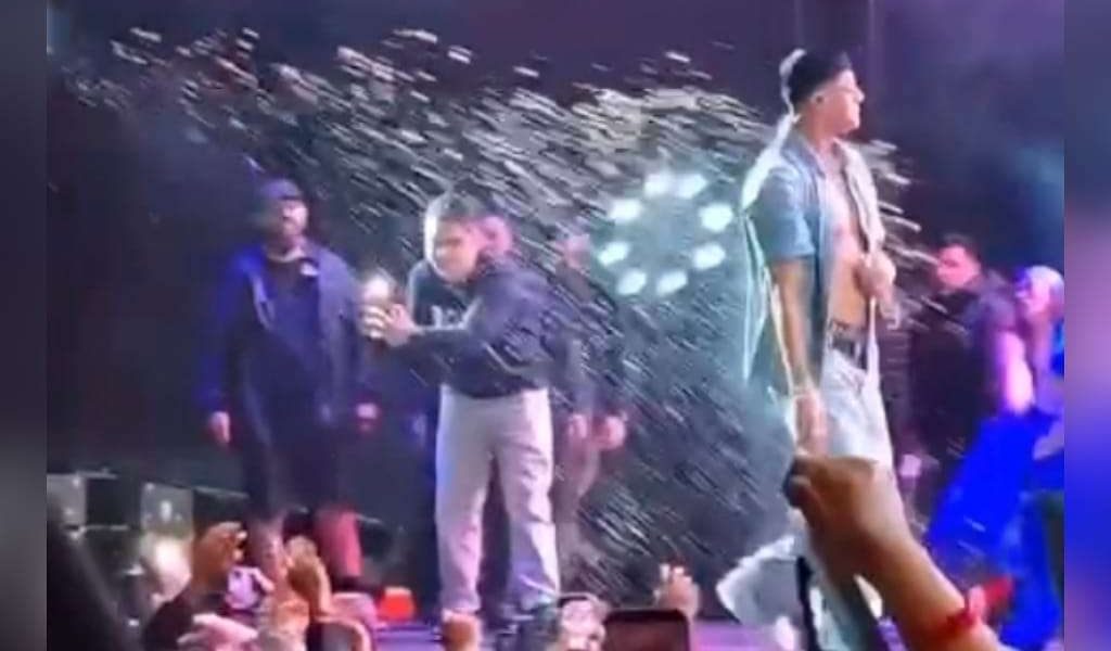 Incidente en concierto de El Bogueto causa polémica en Coscomatepec. Incidente en concierto de El Bogueto causa polémica en Coscomatepec.