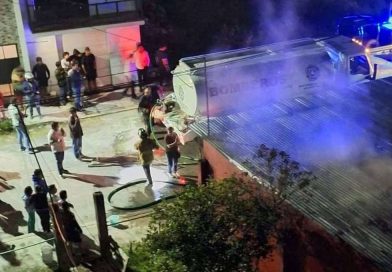 Incendio consume las pertenencias de un joven en Huatusco. Incendio consume las pertenencias de un joven en Huatusco.