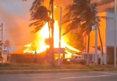 Incendio consume parte de restaurante en Boca del Río. Incendio consume parte de restaurante en Boca del Río.