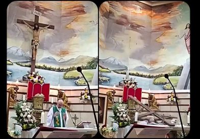Muere sacerdote tras caerle una cruz de madera durante una misa en Ecuador. Muere sacerdote tras caerle una cruz de madera durante una misa en Ecuador.