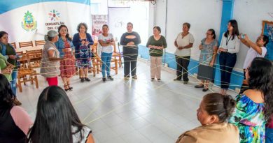 Conforman grupo de Mujeres Tejedoras de Ixhuatlán. Conforman grupo de Mujeres Tejedoras de Ixhuatlán.
