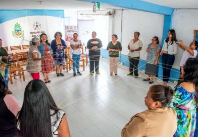 Conforman grupo de Mujeres Tejedoras de Ixhuatlán.