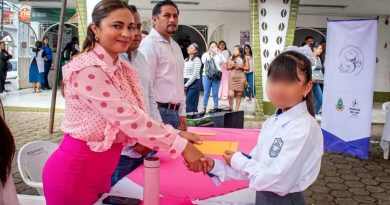 Entregan Estímulos Económicos para Educación Básica en Ixhuatlán del Café. Entregan Estímulos Económicos para Educación Básica en Ixhuatlán del Café.