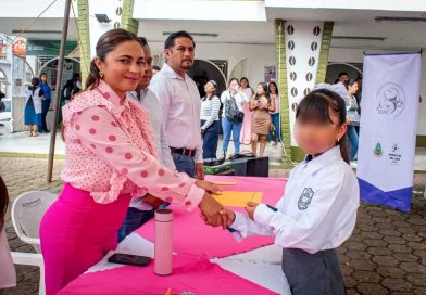 Entregan Estímulos Económicos para Educación Básica en Ixhuatlán del Café. Entregan Estímulos Económicos para Educación Básica en Ixhuatlán del Café.