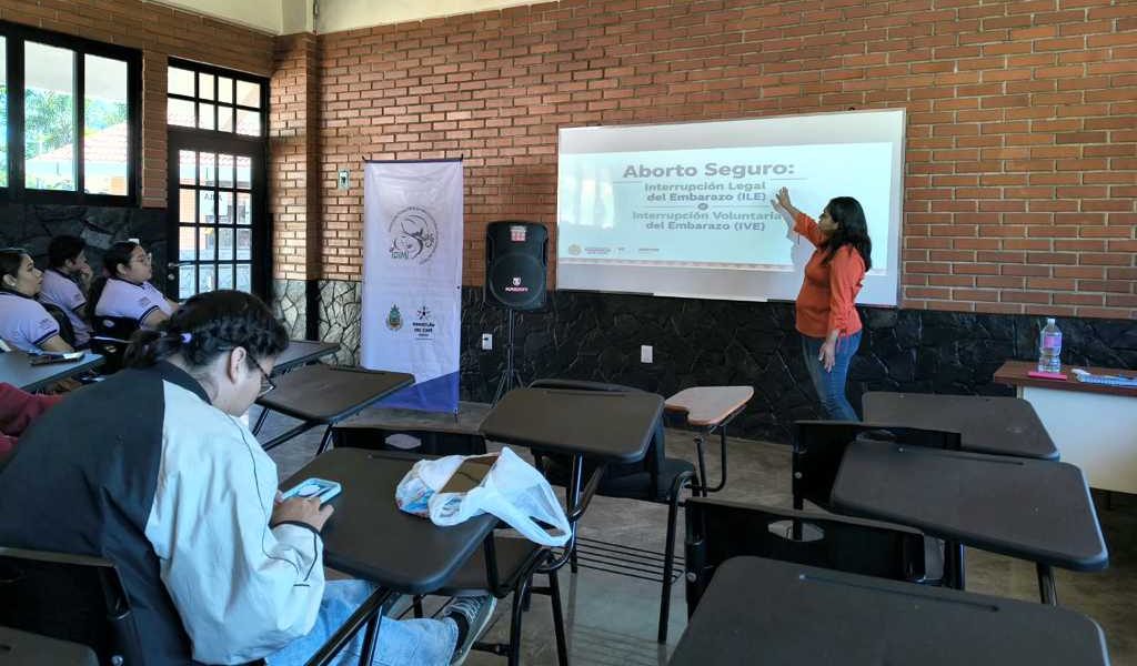 Imparten plática sobre Derechos Reproductivos a estudiantes de Ixhuatlán del Café. Imparten plática sobre Derechos Reproductivos a estudiantes de Ixhuatlán del Café.