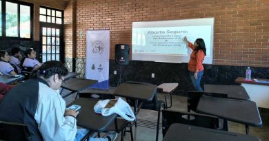 Imparten plática sobre Derechos Reproductivos a estudiantes de Ixhuatlán del Café. Imparten plática sobre Derechos Reproductivos a estudiantes de Ixhuatlán del Café.