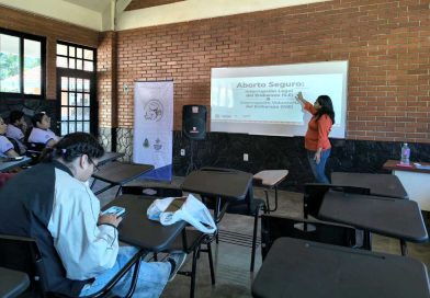 Imparten plática sobre Derechos Reproductivos a estudiantes de Ixhuatlán del Café. Imparten plática sobre Derechos Reproductivos a estudiantes de Ixhuatlán del Café.