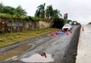 Muere trailero; le pasa encima su propio tráiler y cae a barranco. Muere trailero; le pasa encima su propio tráiler y cae a barranco.