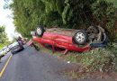 Mujer pierde el control de su auto y vuelca en Huatusco. Mujer pierde el control de su auto y vuelca en Huatusco.