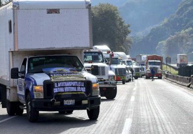 Protesta de transportistas afecta carreteras de Veracruz. Protesta de transportistas afecta carreteras de Veracruz.