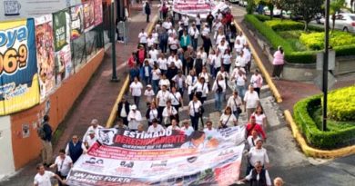 Protestan trabajadores del IMSS por salarios y pensiones en Xalapa. Protestan trabajadores del IMSS por salarios y pensiones en Xalapa.